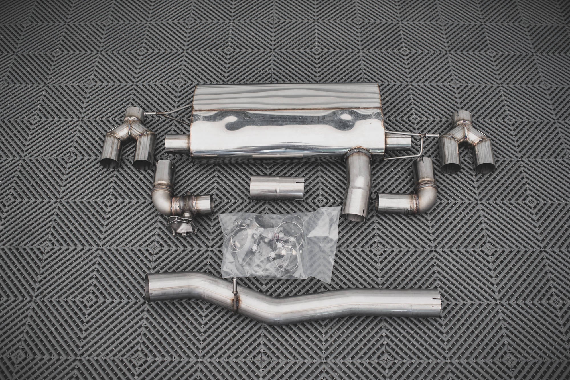 Frontspoiler Lippe, Seitenschweller und Heckdiffusor BMW M135i F40