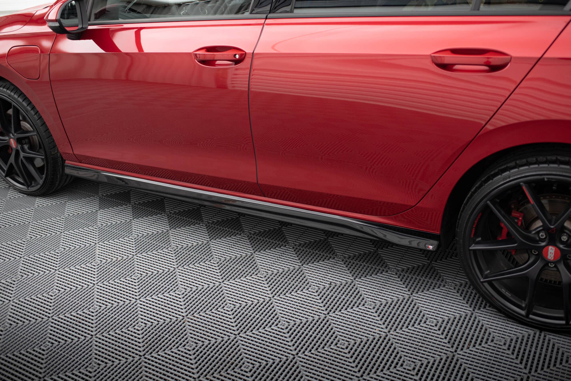 Frontspoiler Lippe, Seitenschweller und Heckdiffusor Volkswagen Golf GTI Mk8