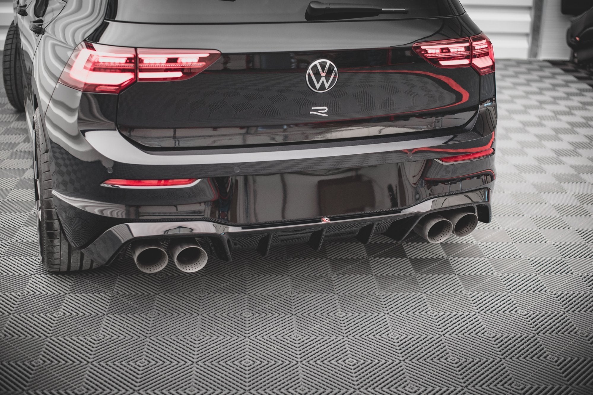 Frontspoiler Lippe, Seitenschweller und Heckdiffusor für Volkswagen Golf R Mk8