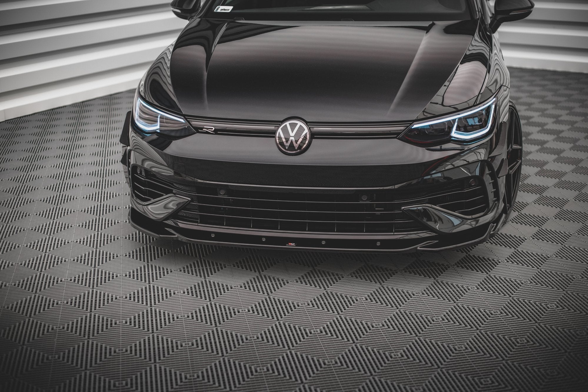 Frontspoiler Lippe, Seitenschweller und Heckdiffusor für Volkswagen Golf R Mk8