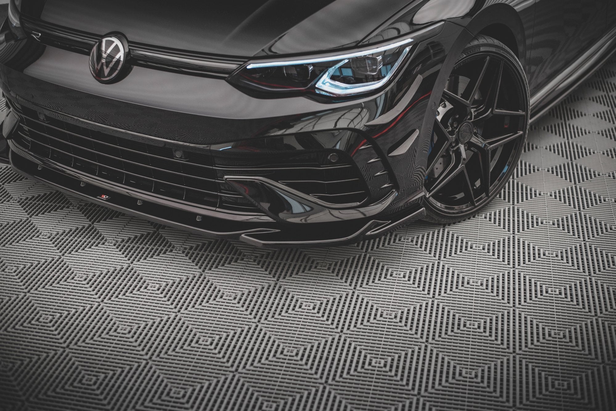 Frontspoiler Lippe, Seitenschweller und Heckdiffusor für Volkswagen Golf R Mk8