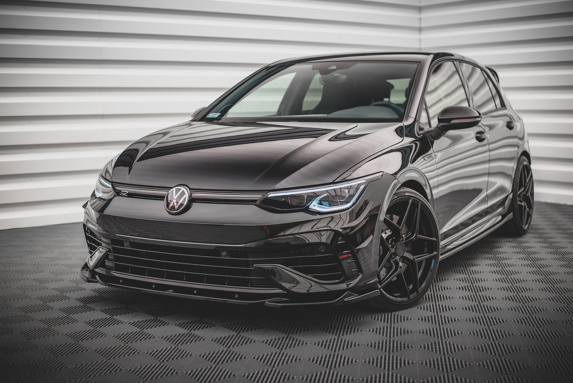 Frontspoiler Lippe, Seitenschweller und Heckdiffusor für Volkswagen Golf R Mk8