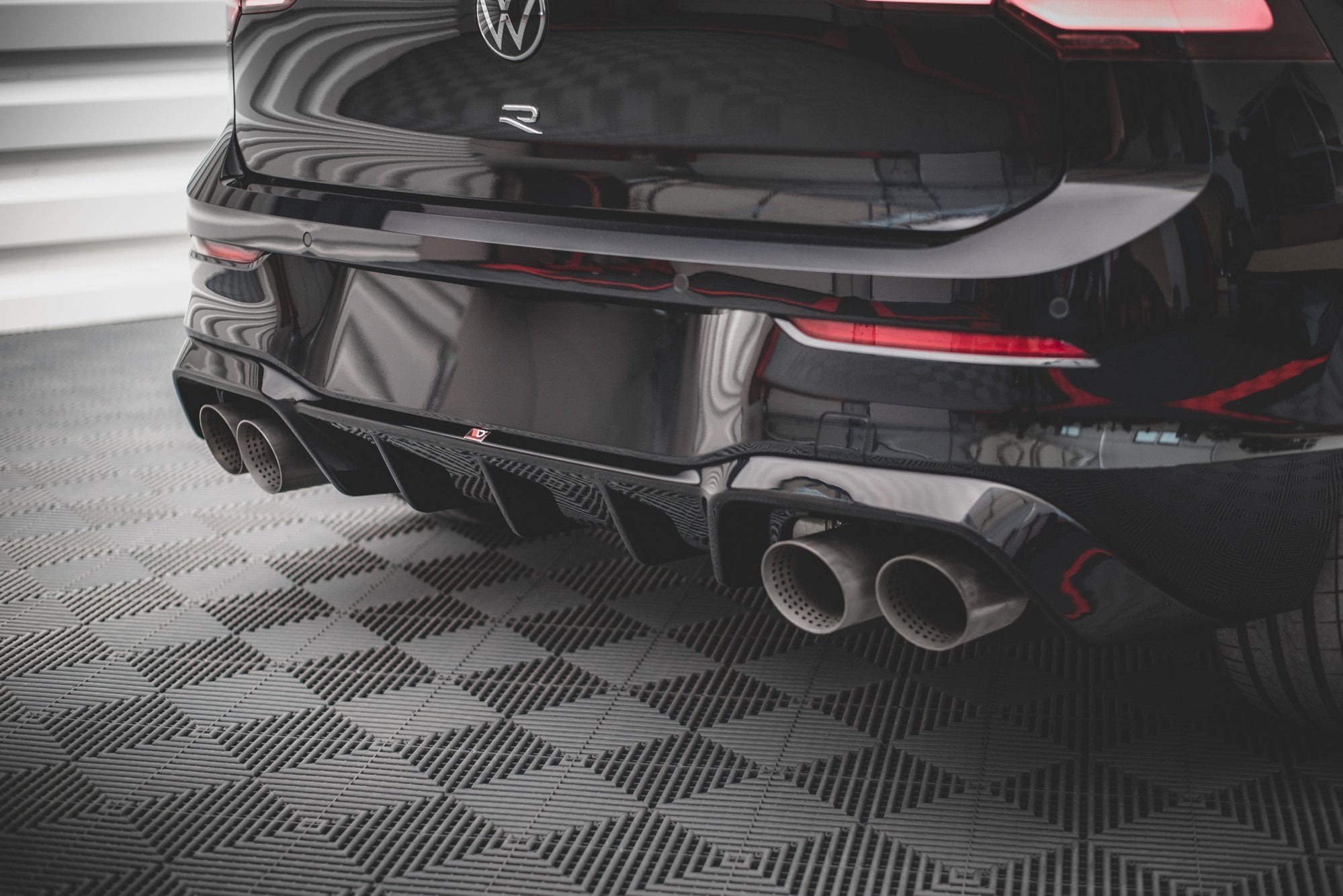 Frontspoiler Lippe, Seitenschweller und Heckdiffusor für Volkswagen Golf R Mk8