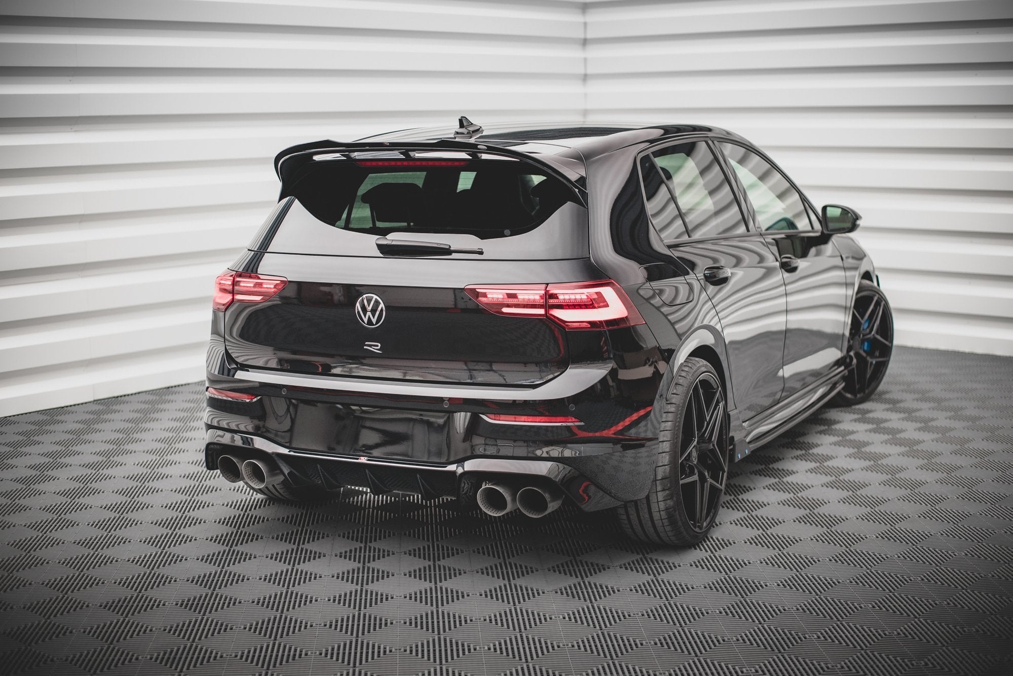 Frontspoiler Lippe, Seitenschweller und Heckdiffusor für Volkswagen Golf R Mk8