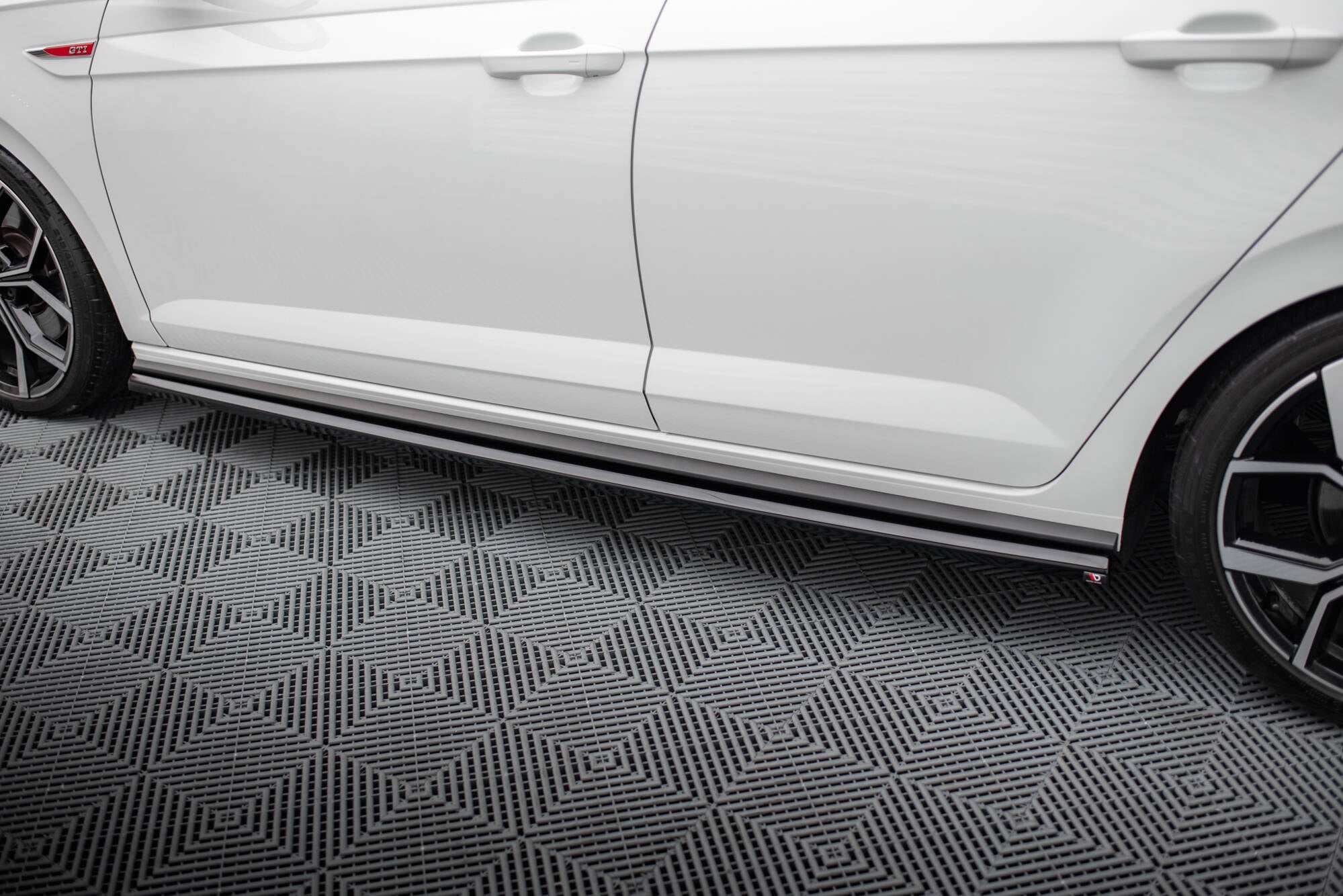 Frontspoiler Lippe, Seitenschweller und Heckdiffusor Satz Volkswagen Polo GTI Mk6 Facelift