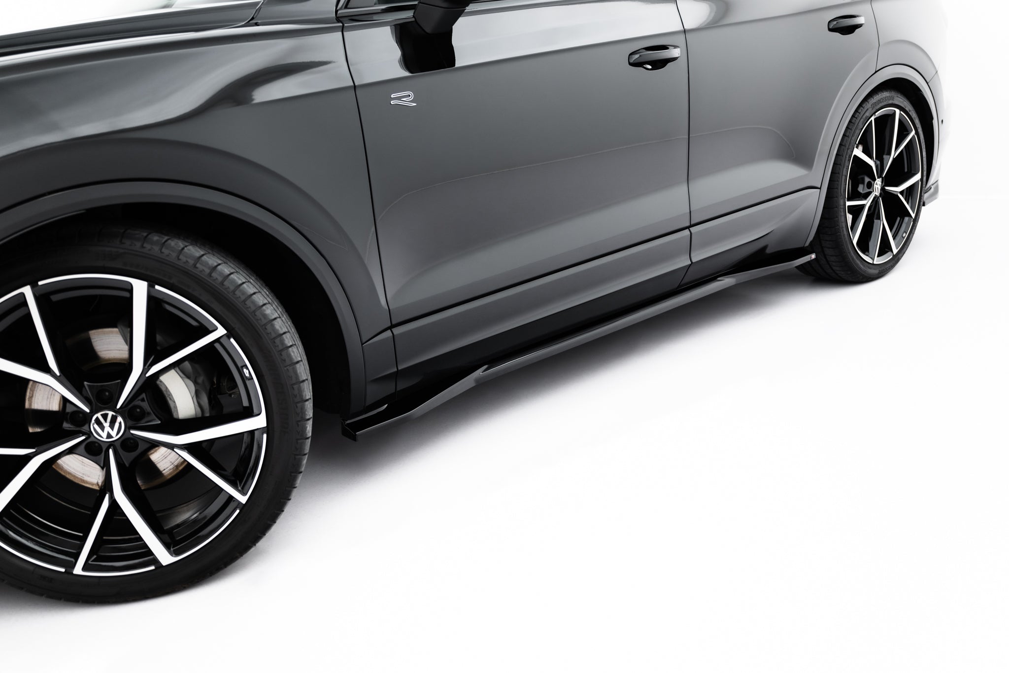 Frontspoiler Lippe, Seitenschweller, Heckdiffusor Volkswagen Touareg R-Line MK3 Facelift
