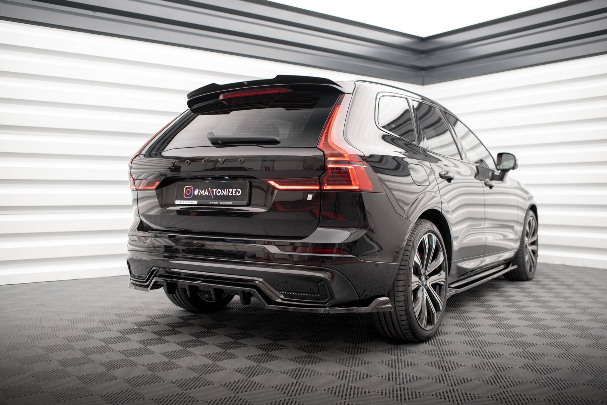 Frontspoiler Lippe, Seitenschweller und Heckdiffusor Volvo XC60 R-Design Mk2 Facelift