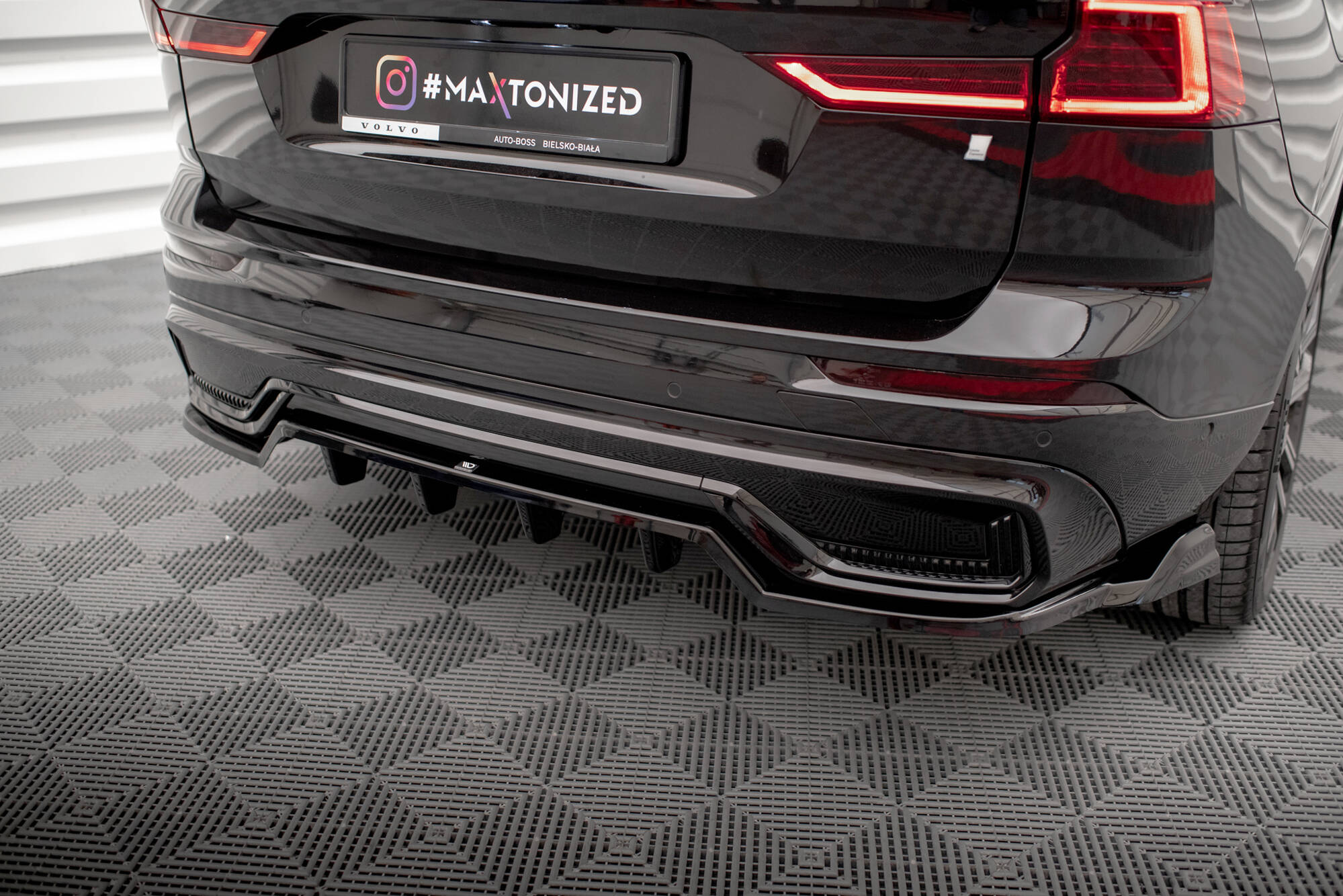 Frontspoiler Lippe, Seitenschweller und Heckdiffusor Volvo XC60 R-Design Mk2 Facelift