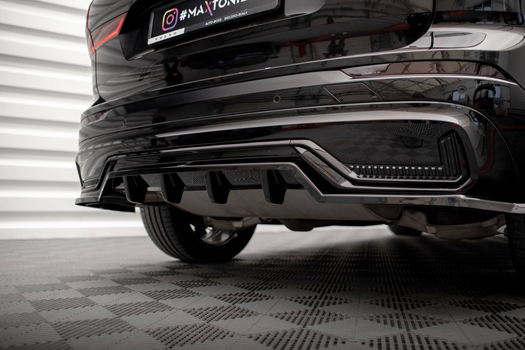 Frontspoiler Lippe, Seitenschweller und Heckdiffusor Volvo XC60 R-Design Mk2 Facelift