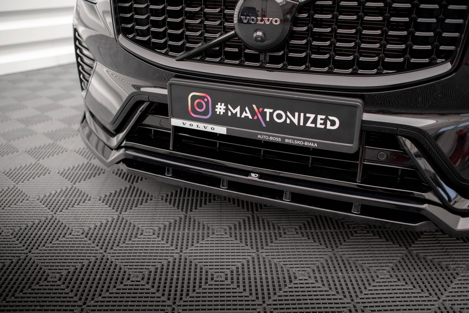 Frontspoiler Lippe, Seitenschweller und Heckdiffusor Volvo XC60 R-Design Mk2 Facelift