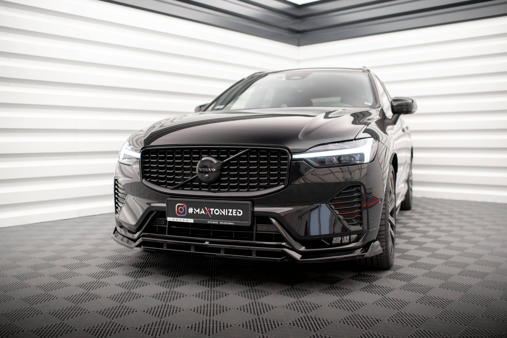 Frontspoiler Lippe, Seitenschweller und Heckdiffusor Volvo XC60 R-Design Mk2 Facelift