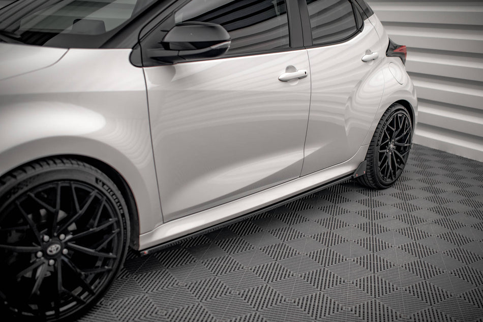 Seitenschweller V.1 + Heckseiten Flaps Toyota Yaris Mk4