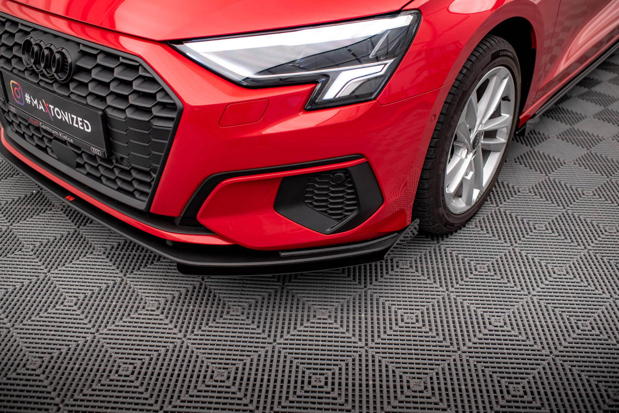 Street Pro Frontspoiler Lippe Flaps + Flaps Audi A3 8Y