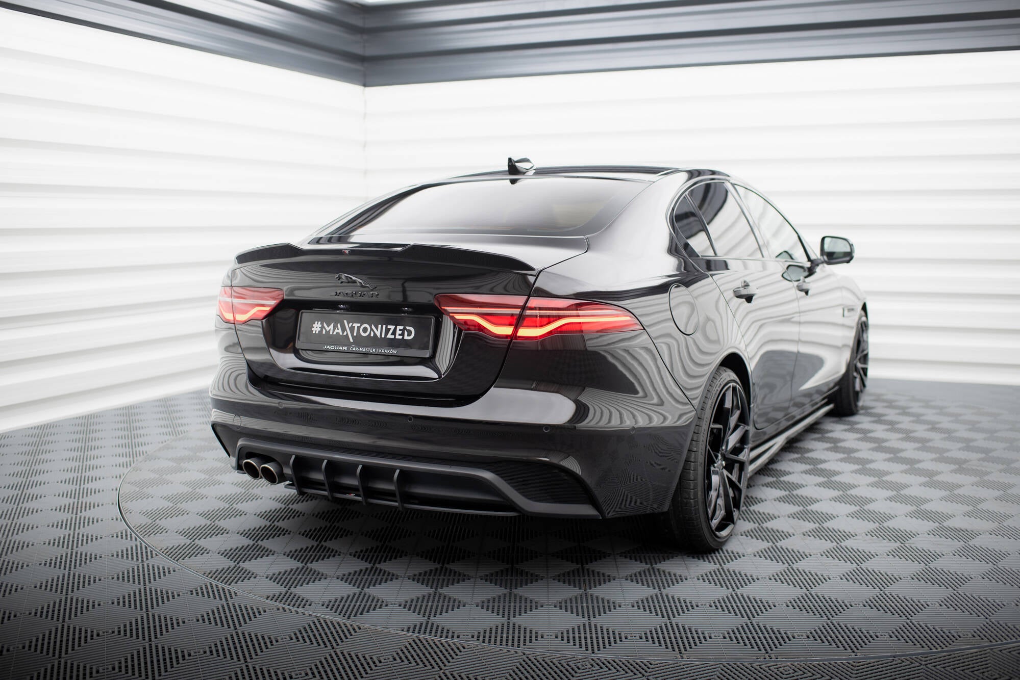 Street Pro Heckdiffusor Jaguar XE X760 Facelift