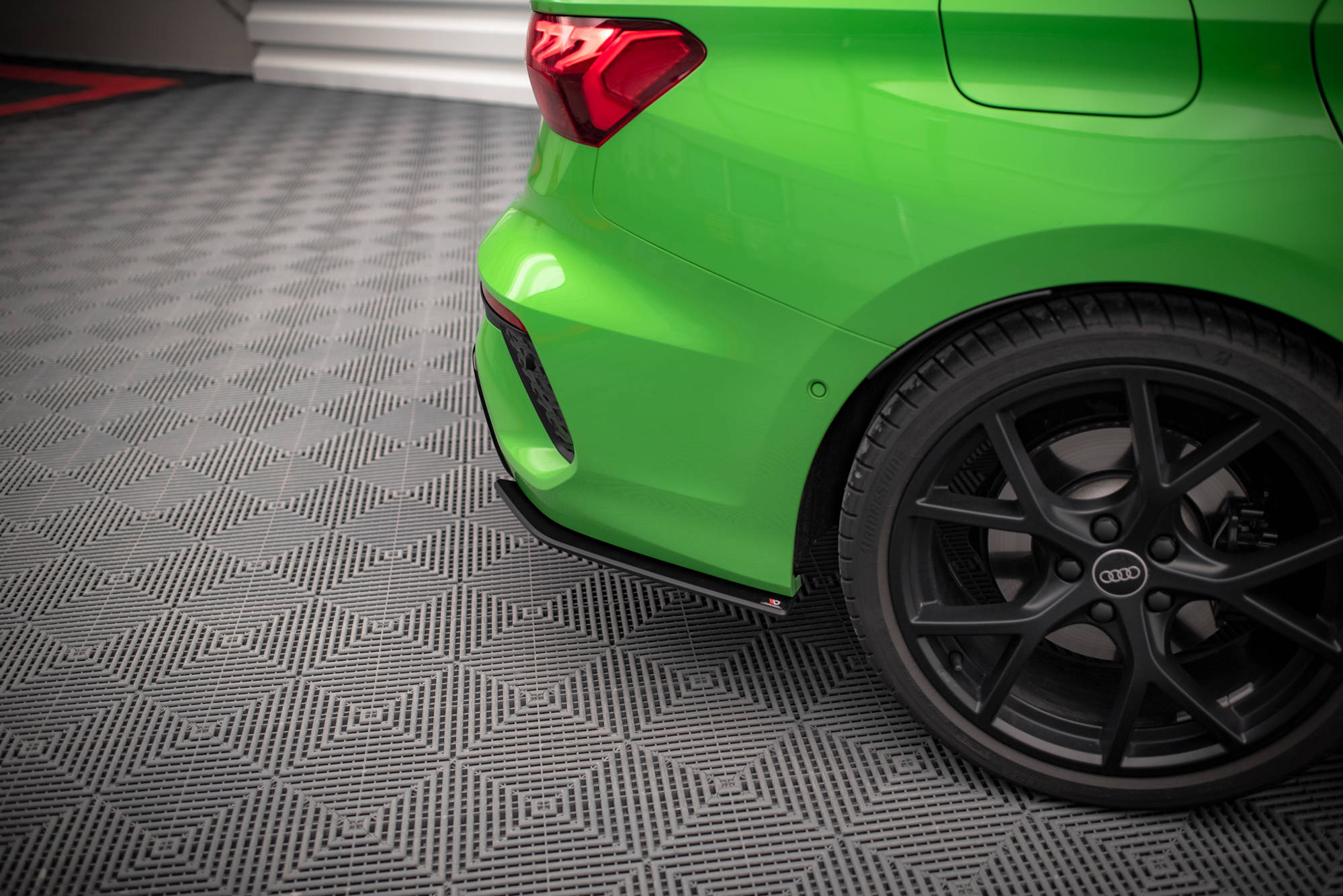 Street Pro Heckdiffusor Seite Audi RS3 Sedan 8Y