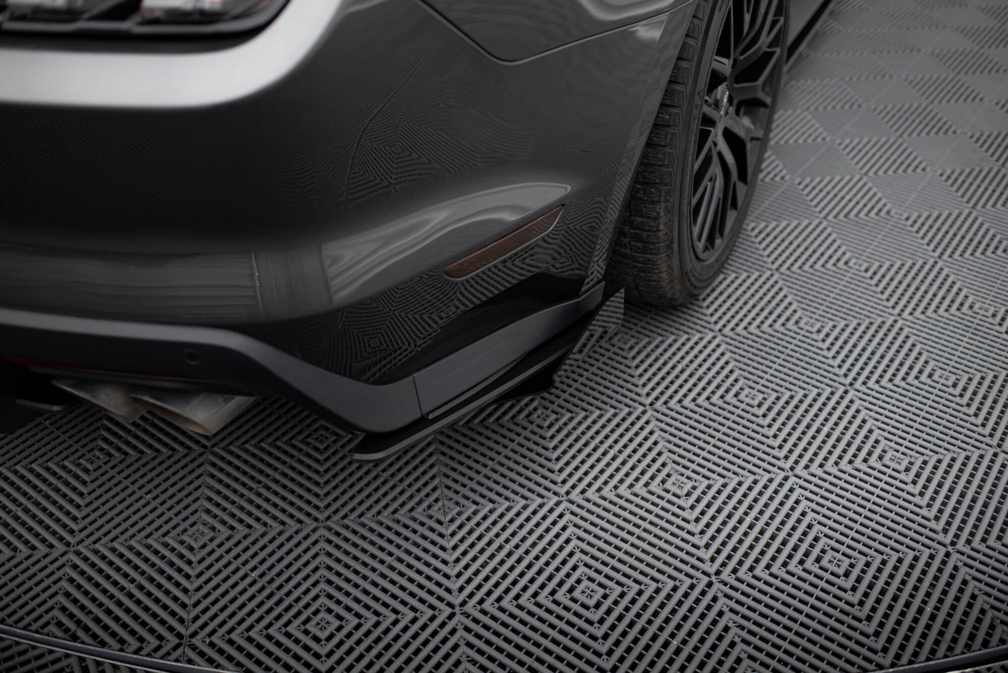 Street Pro Heckdiffusor Seite + Flaps Ford Mustang GT MK6