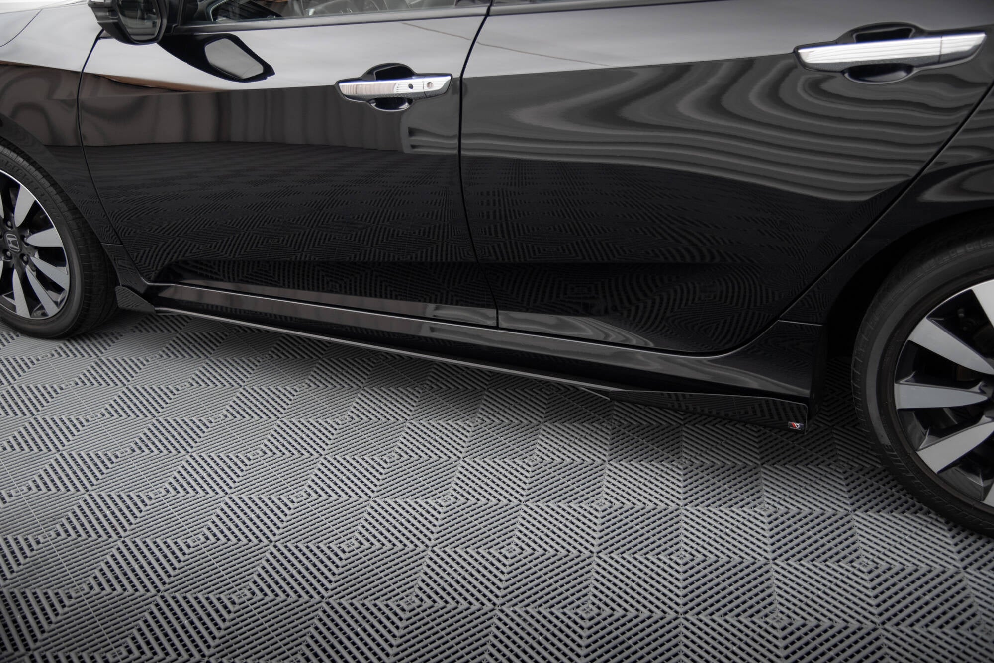 Street Pro Seitenschweller + Flaps Honda Civic MK10