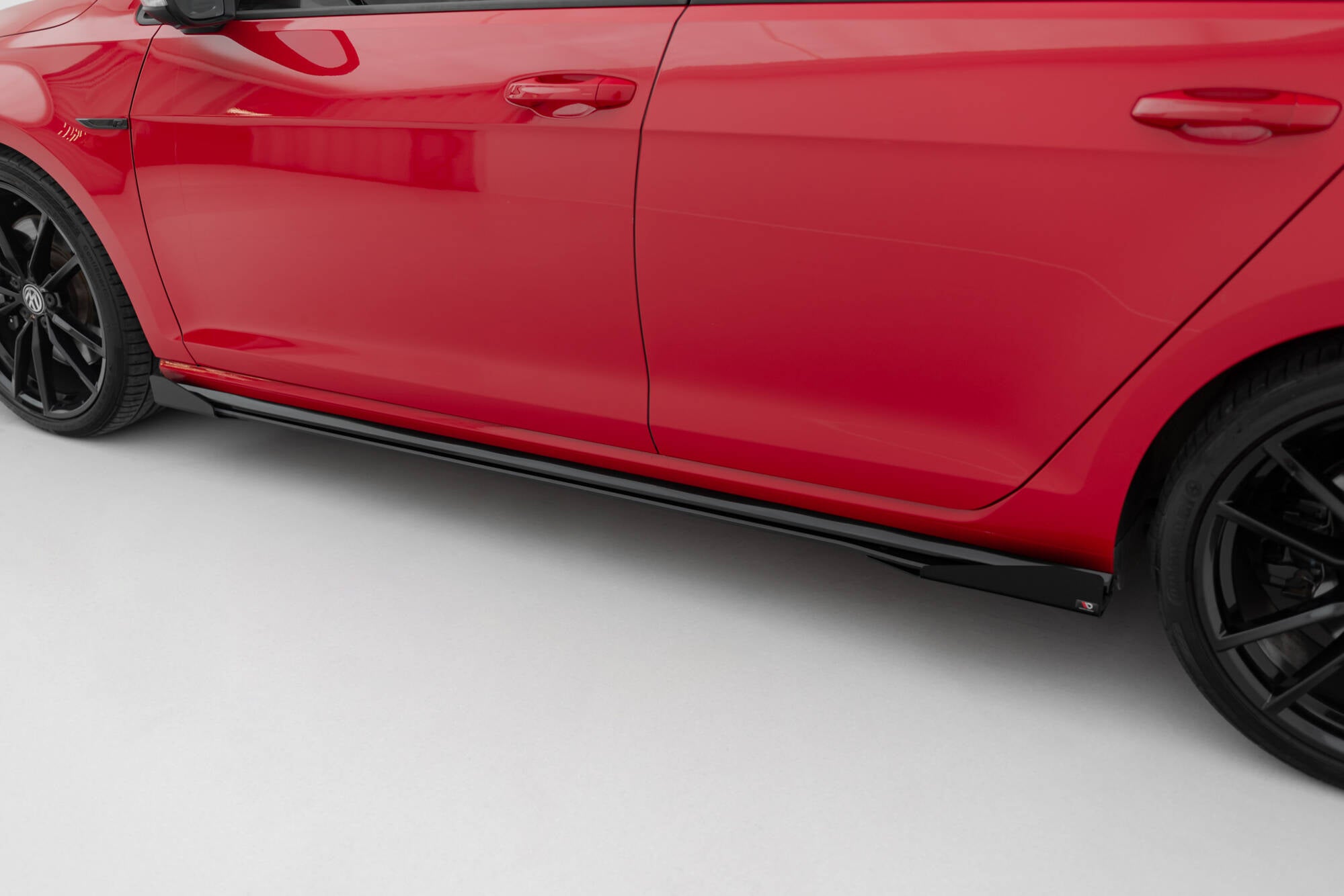 Street Pro Seitenschweller + Flaps Volkswagen Golf R / R-Line MK7 Facelift
