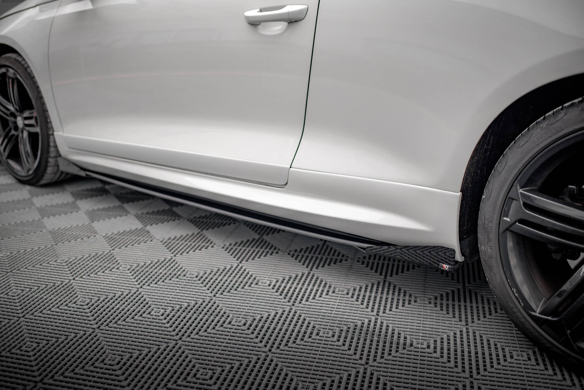 Street Pro Seitenschweller + Flaps Volkswagen Scirocco R MK3 / MK3 Facelift