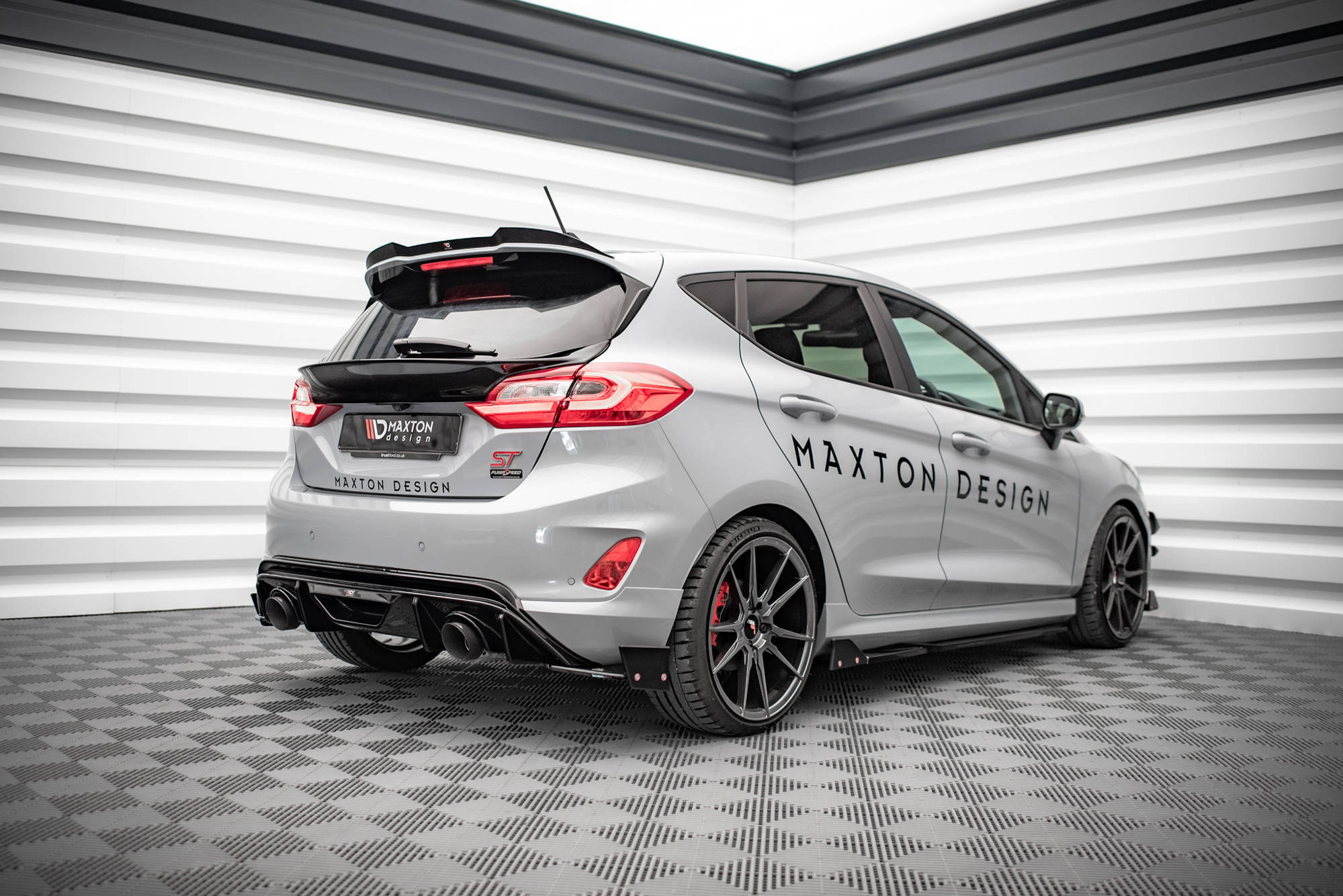 Die Erweiterung der Heckscheibe Ford Fiesta Standard/ ST-Line/ ST